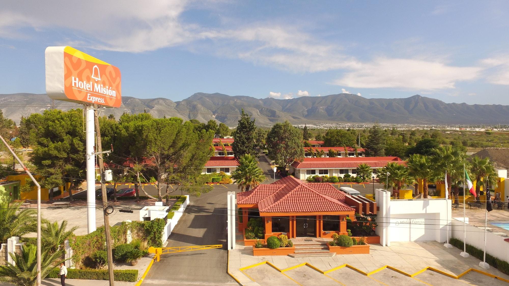 Mision Express Saltillo Hotel Exterior photo