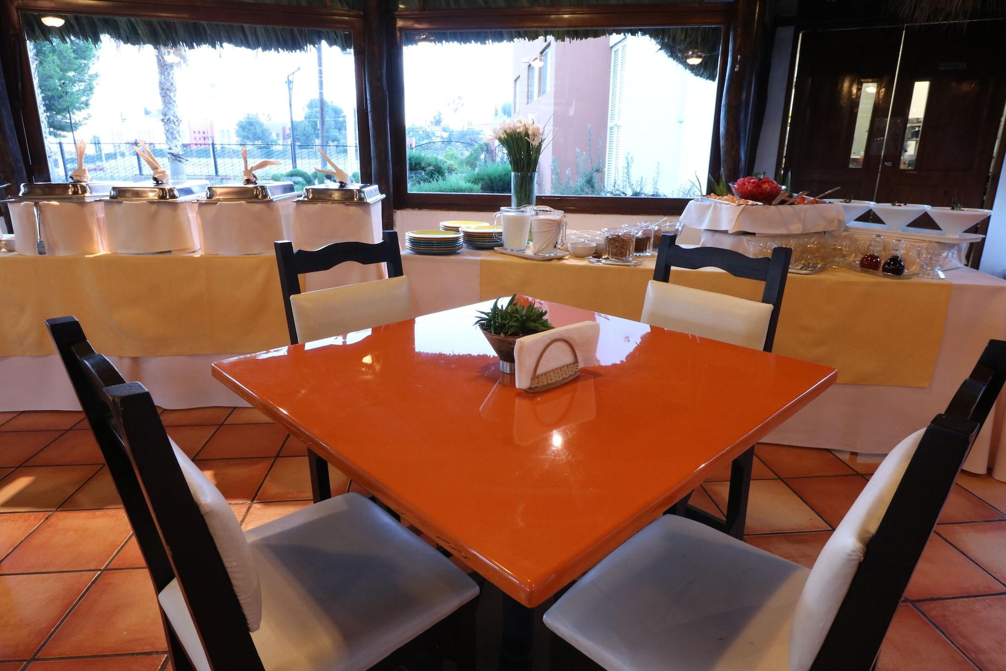 Mision Express Saltillo Exterior photo