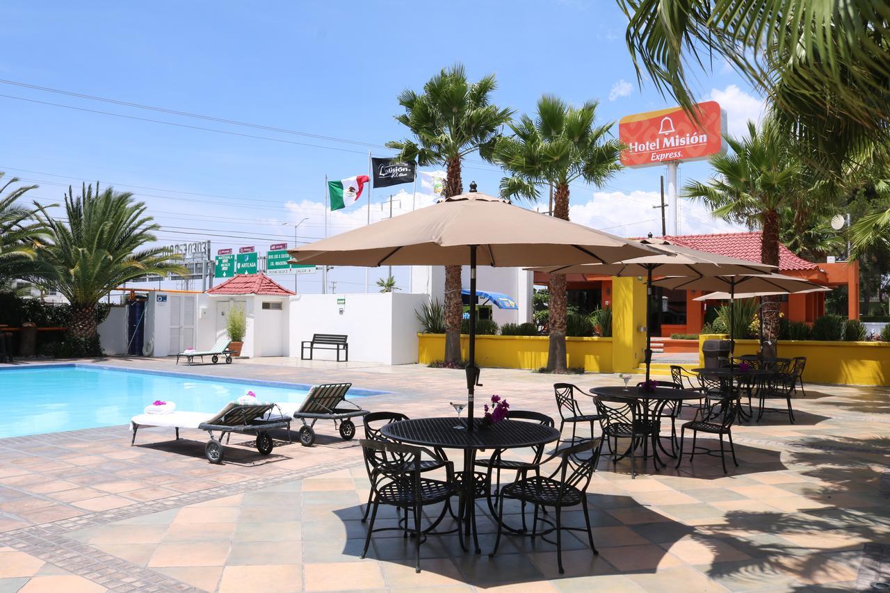 Mision Express Saltillo Exterior photo