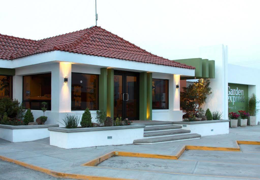 Mision Express Saltillo Hotel Exterior photo